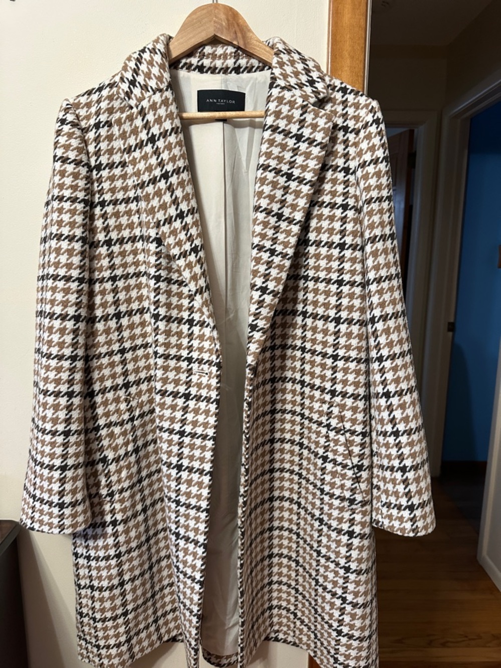Ann Taylor Tan, Black & Cream Houndstooth Blazer - Picture 3 of 6